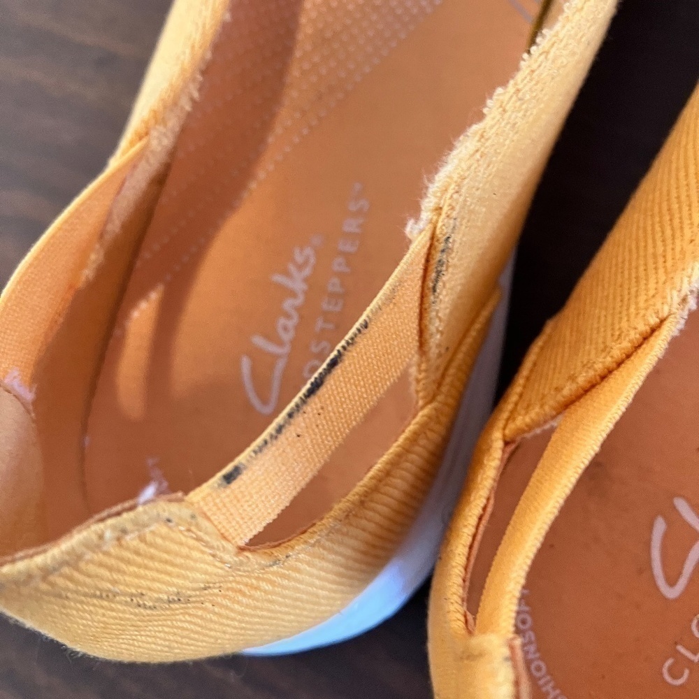 Clarks Cloudsteppers Breeze Step slip-on canvas sneakers - Picture 6 of 7